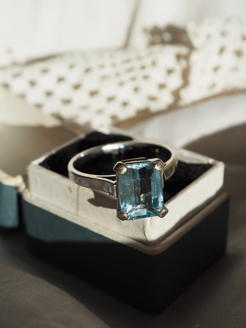 9ct White Gold Aquamarine Ring