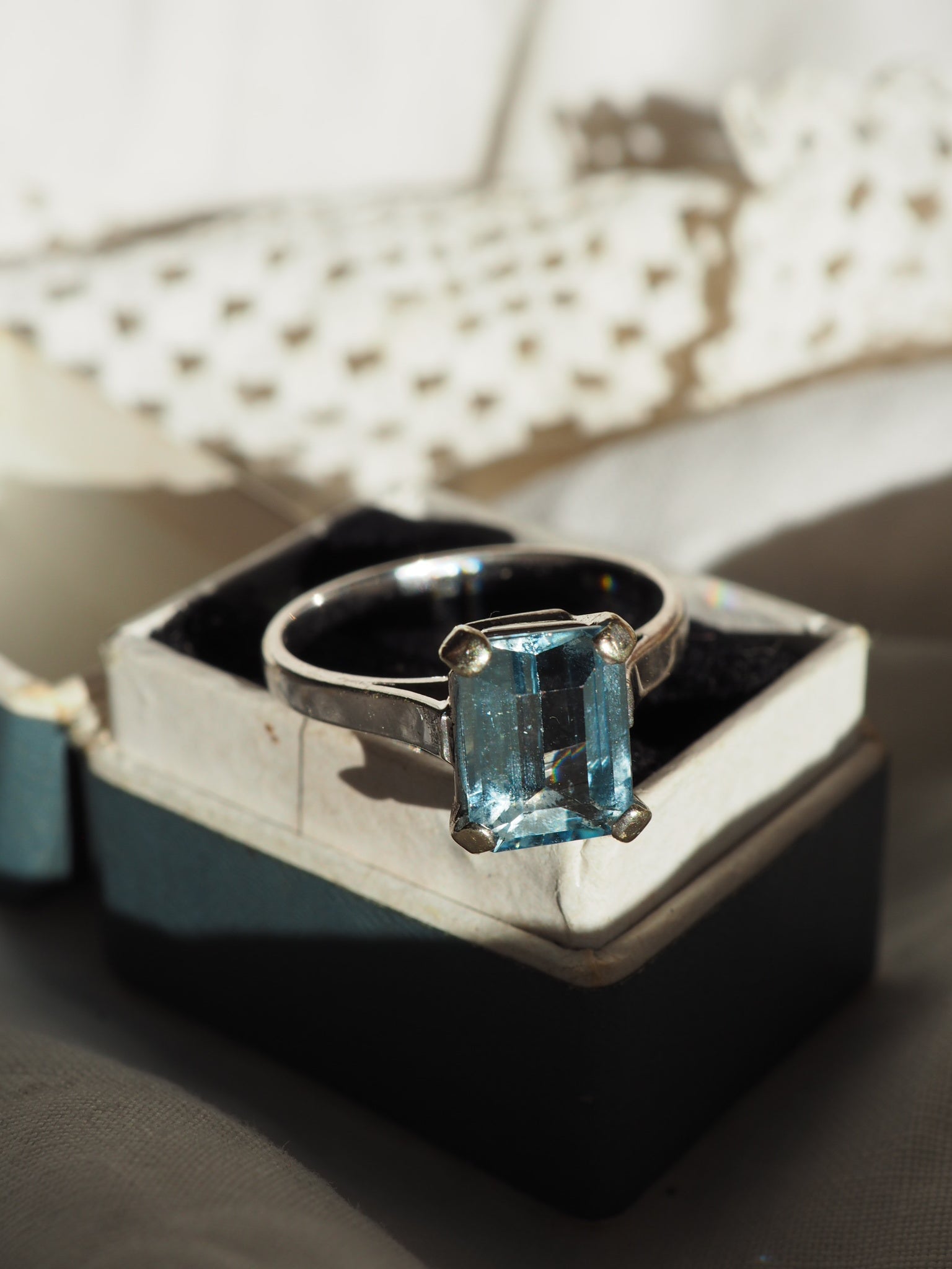 9ct White Gold Aquamarine Ring