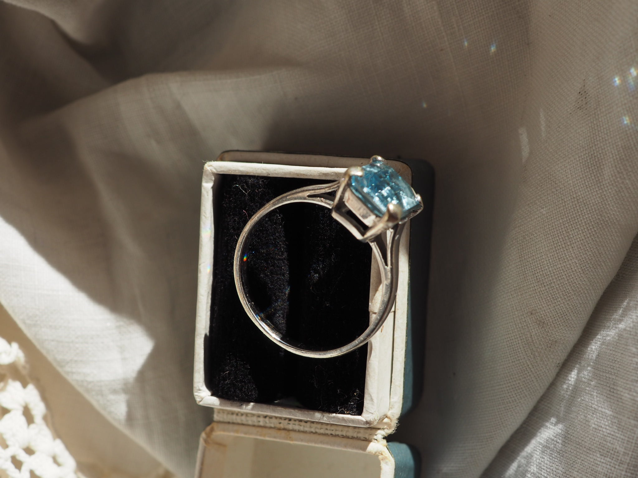 9ct White Gold Aquamarine Ring