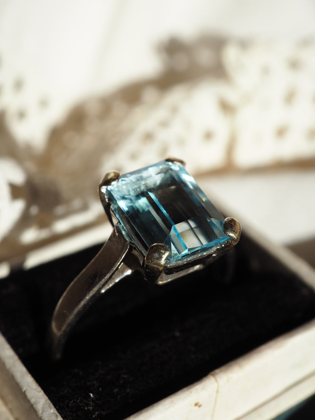 9ct White Gold Aquamarine Ring