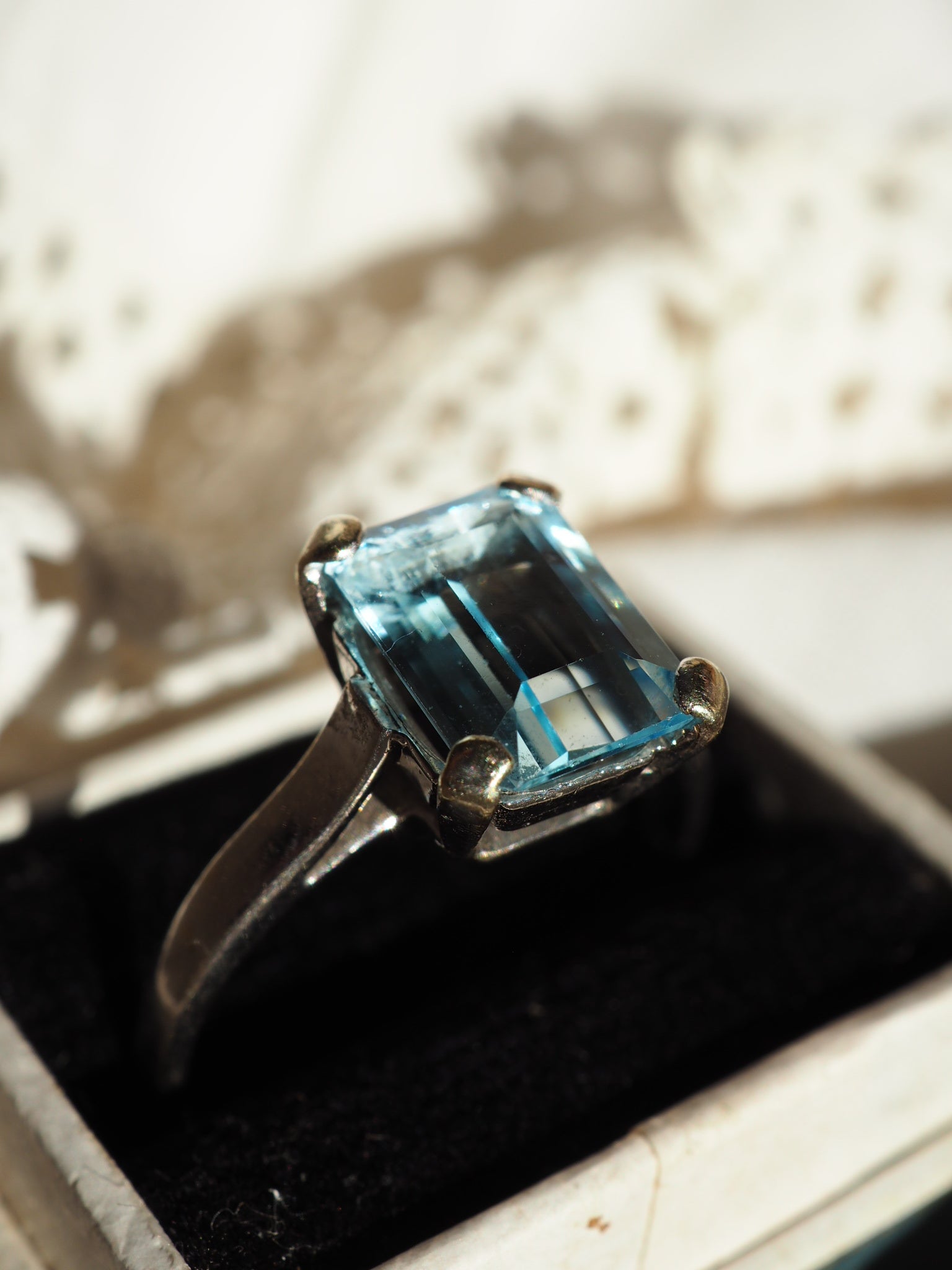 9ct White Gold Aquamarine Ring