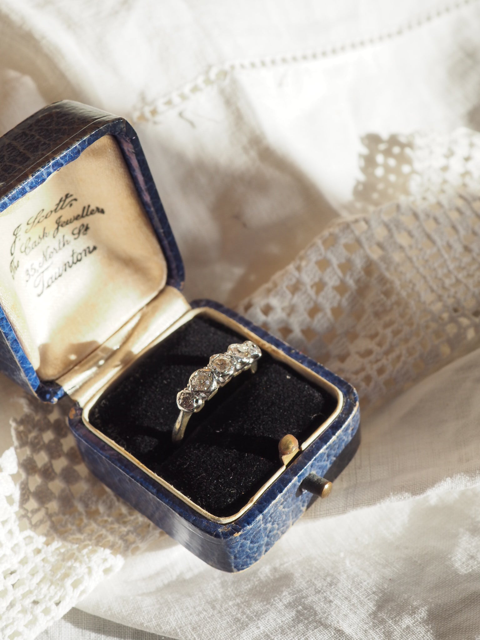 18ct Yellow Gold Diamond 5 Stone Ring