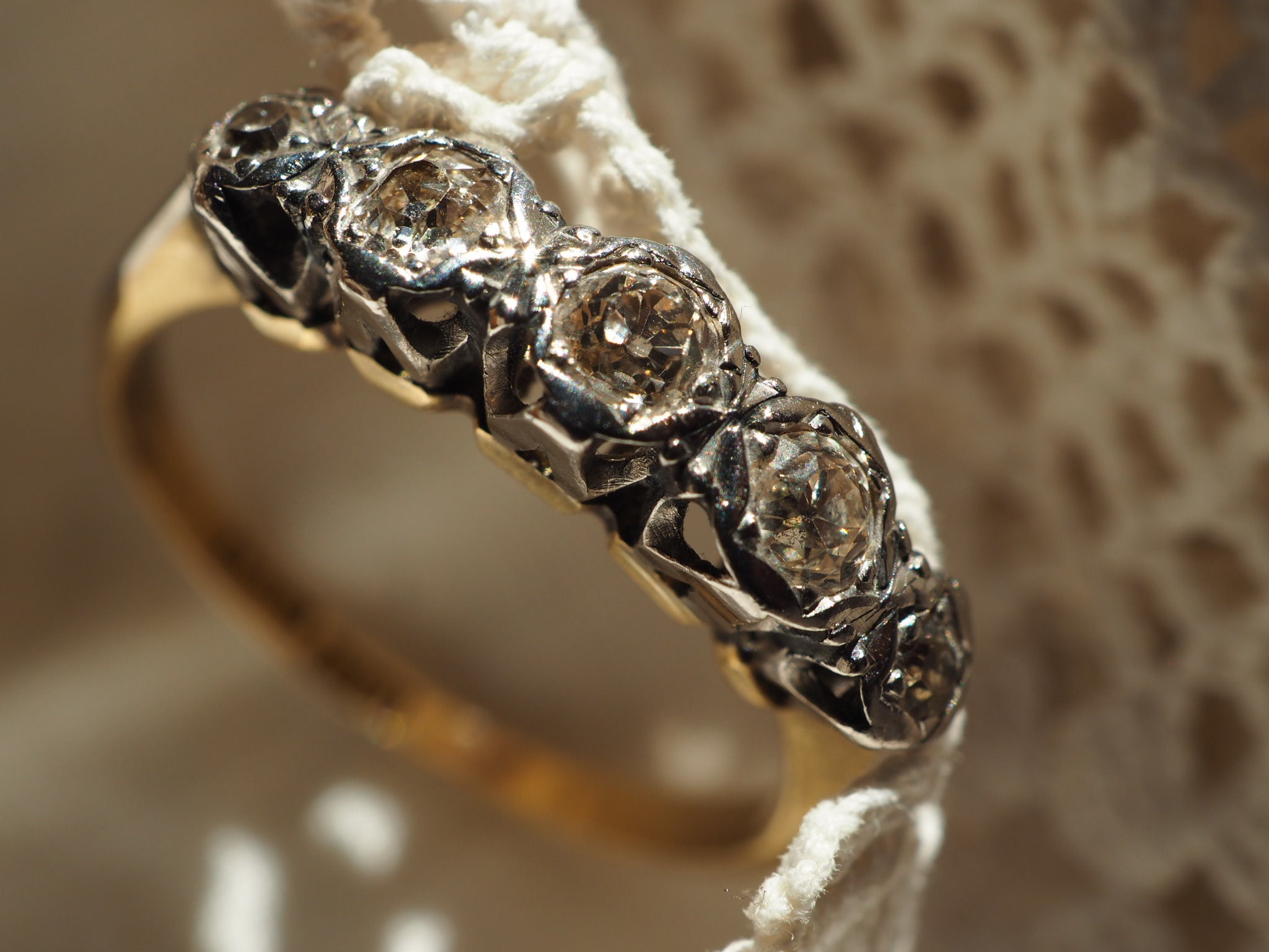 18ct Yellow Gold Diamond 5 Stone Ring