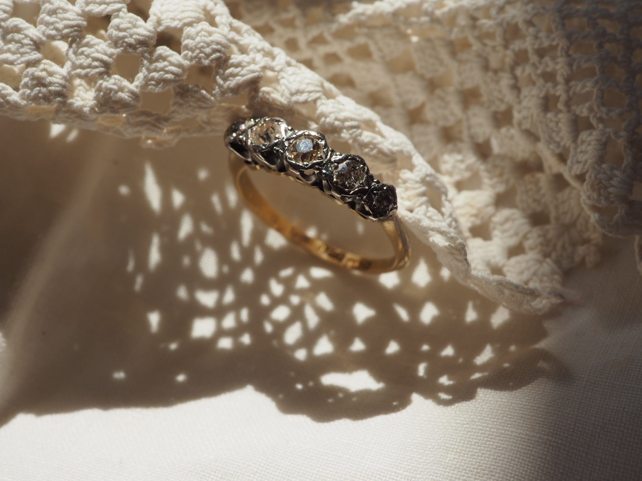 18ct Yellow Gold Diamond 5 Stone Ring