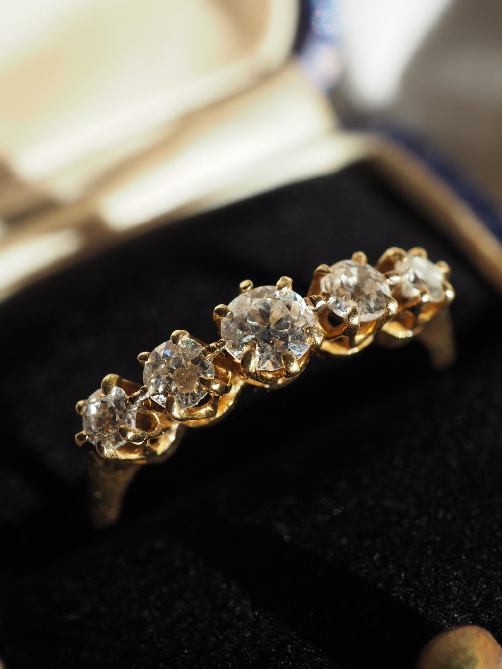 18ct Gold Diamond Set 5 Stone Ring