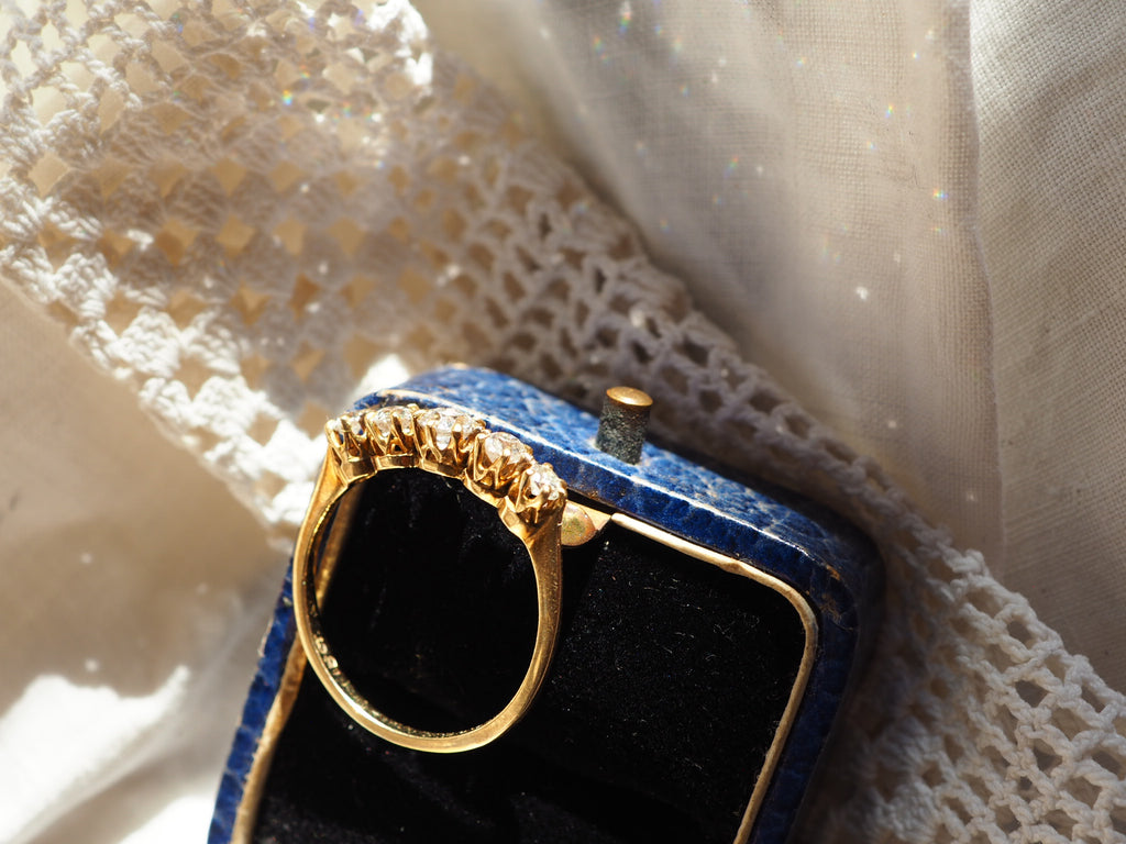 18ct Gold Diamond Set 5 Stone Ring