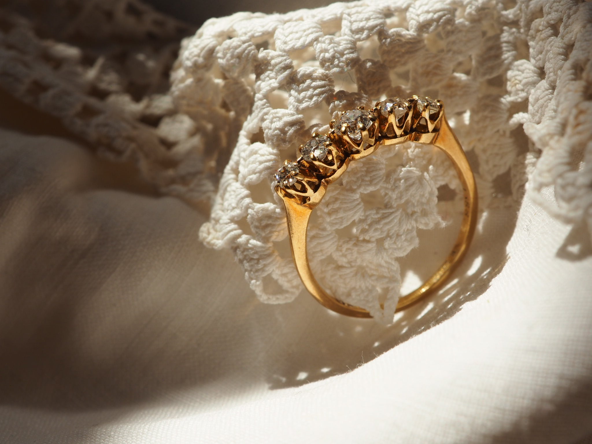 18ct Gold Diamond Set 5 Stone Ring