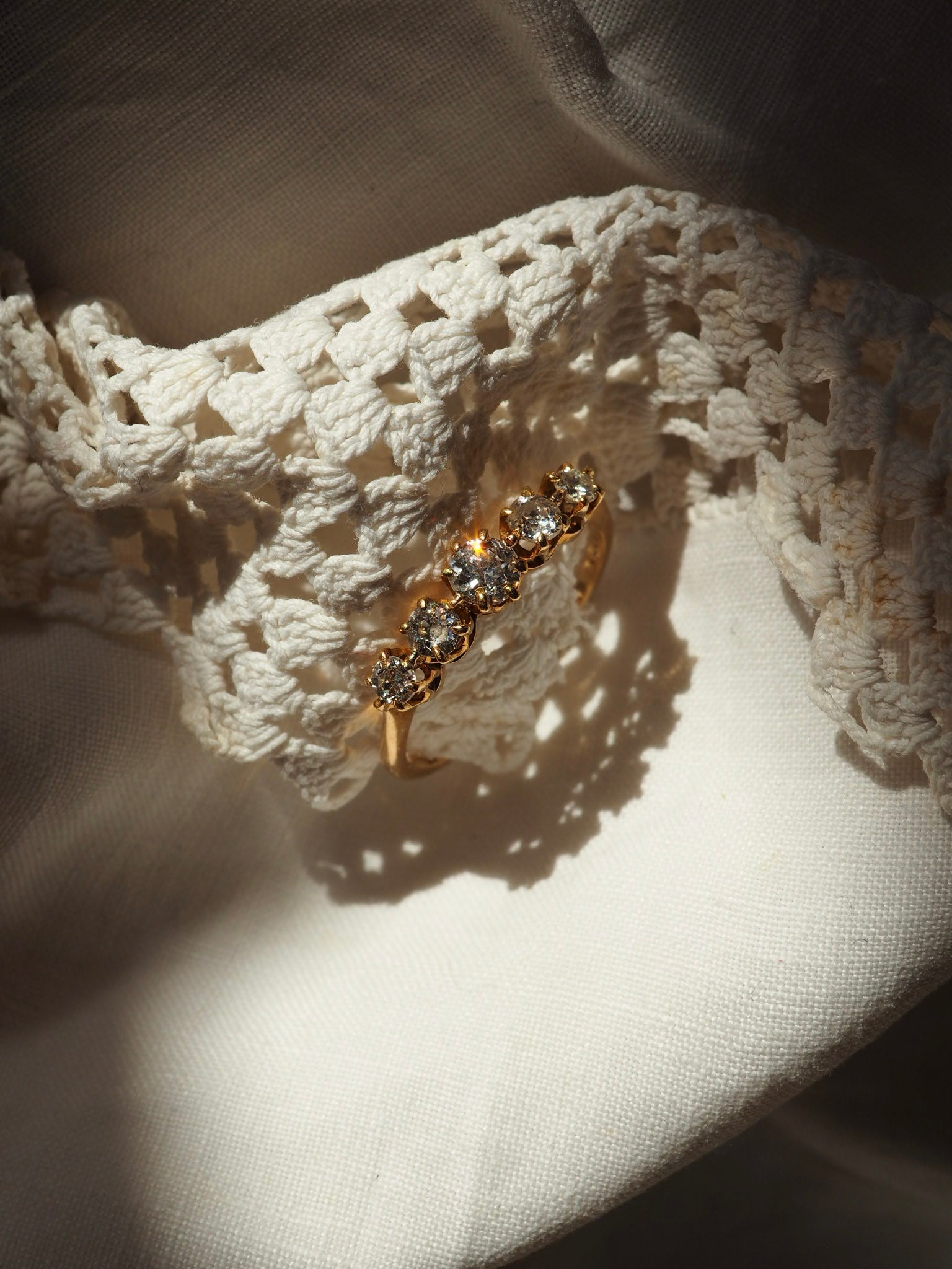 18ct Gold Diamond Set 5 Stone Ring