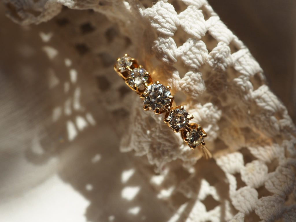 18ct Gold Diamond Set 5 Stone Ring