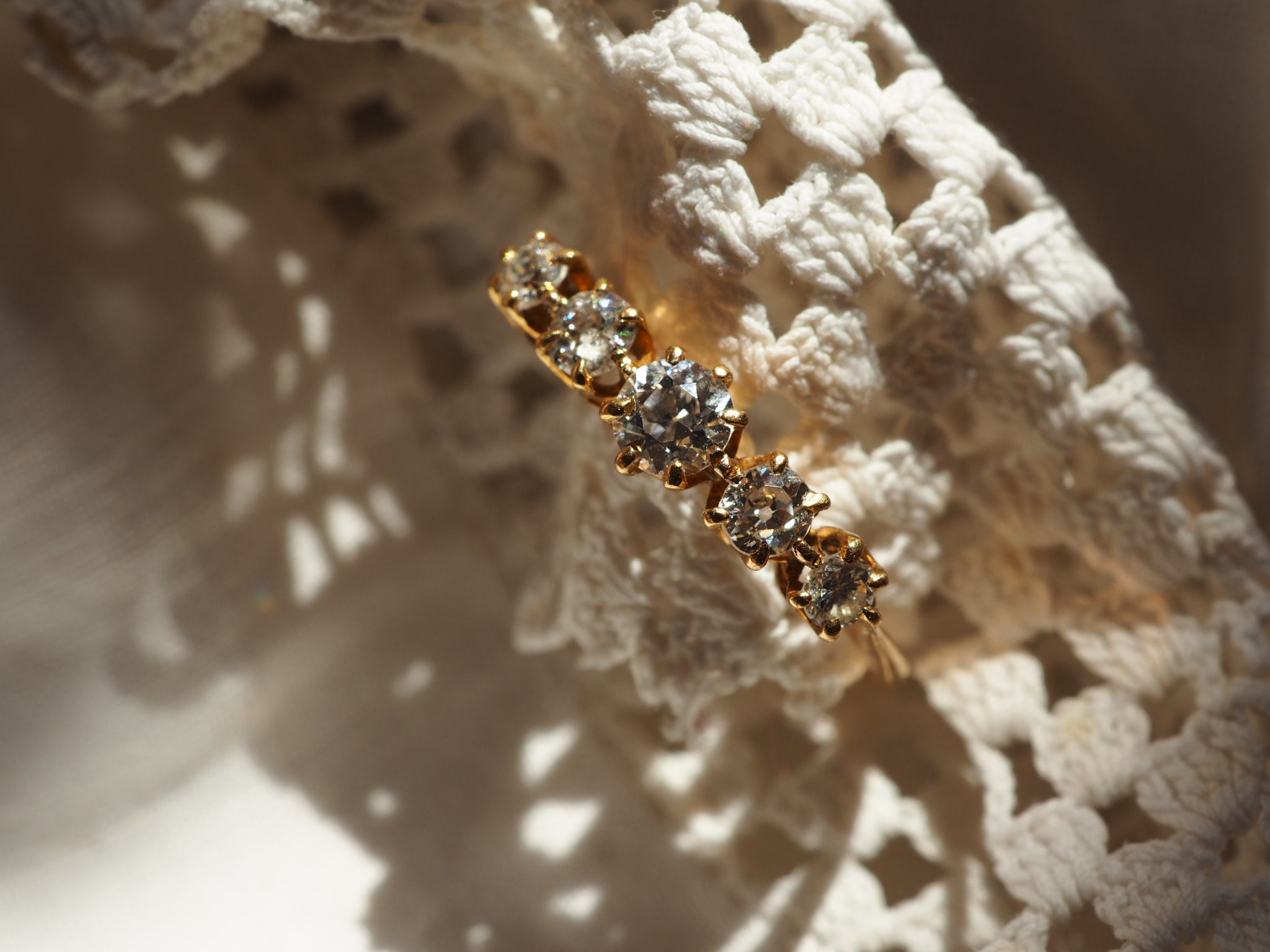 18ct Gold Diamond Set 5 Stone Ring