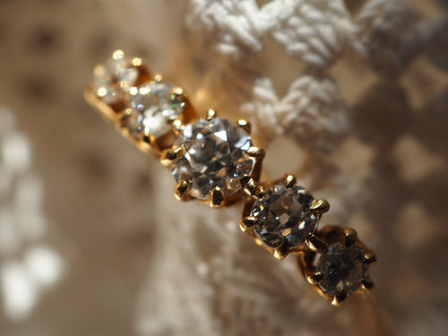 18ct Gold Diamond Set 5 Stone Ring