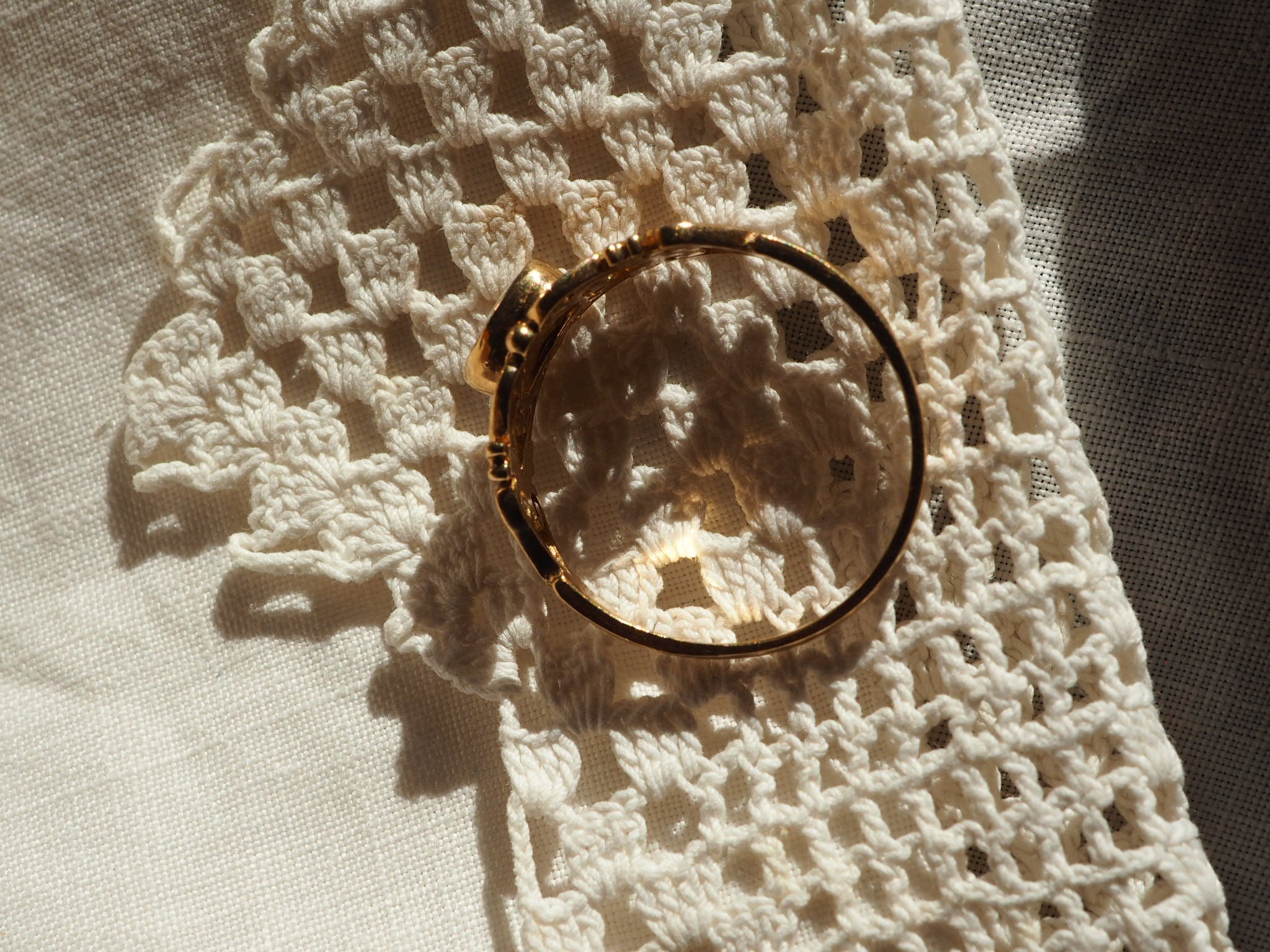 9ct Gold & Opal Decorative Ring