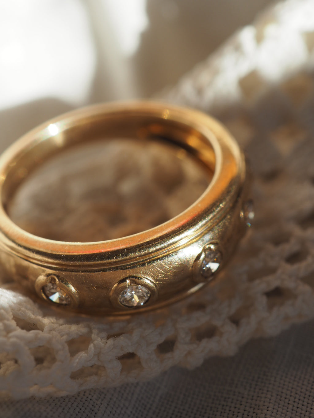 9ct Yellow Gold Diamond Set Ring